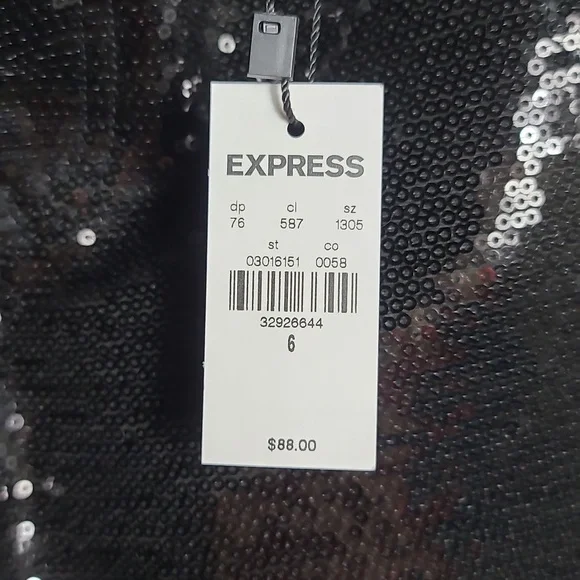 EXPRESS NWT Boyfriend Mid Rise Black Sequin Jean Shorts 100% Cotton Size 6 - Picture 4 of 16